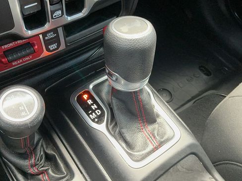 Used 2021 Jeep Wrangler Unlimited Rubicon AWD/4WD image 15
