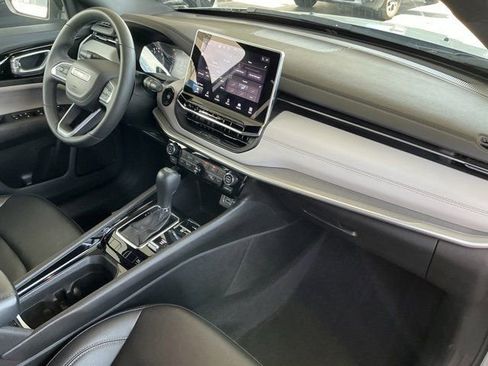 Used 2025 Jeep Compass Limited image 20