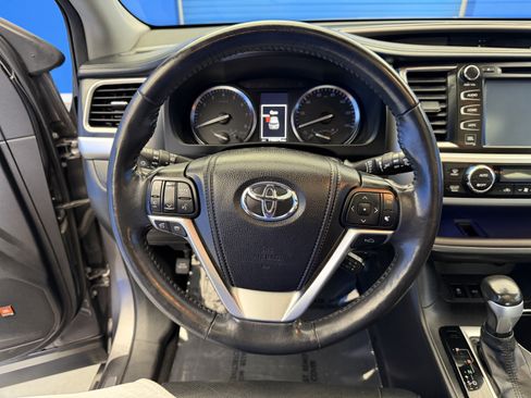 Used 2014 Toyota Highlander Limited Platinum AWD/4WD image 16