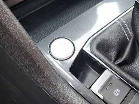 Used 2022 Volkswagen Tiguan SE FWD image 7