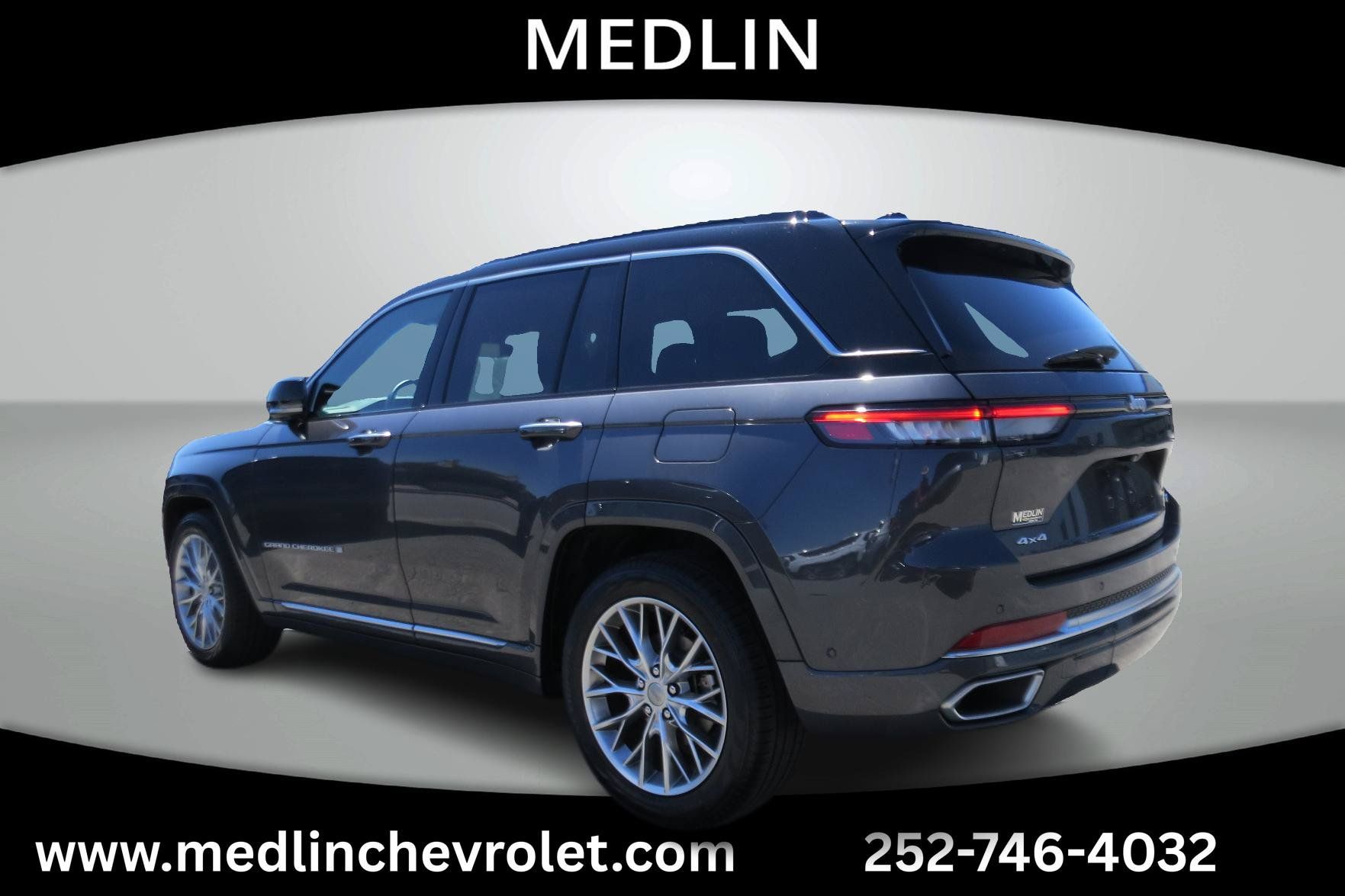 Used 2025 Jeep Grand Cherokee Summit AWD/4WD image 8