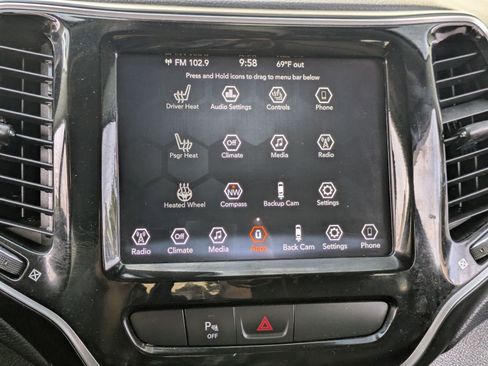 Used 2020 Jeep Cherokee Limited image 22