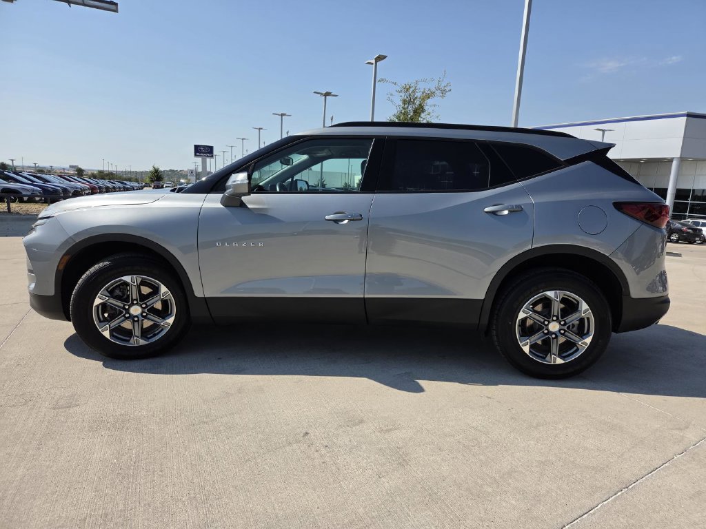Used 2024 Chevrolet Blazer LT FWD image 2