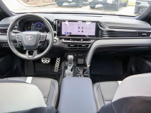 Used 2025 Toyota Camry SE FWD image 6