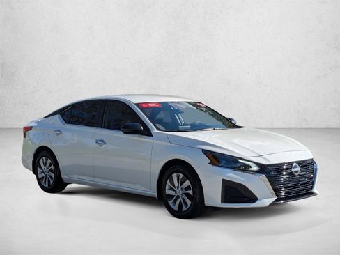 Certified 2025 Nissan Altima 2.5 S FWD image 3