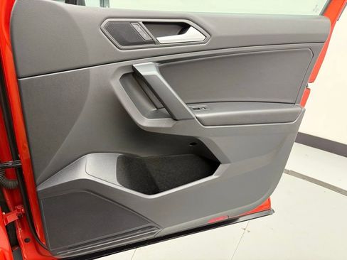 Used 2019 Volkswagen Tiguan SE w/ Panoramic Sunroof Package image 38