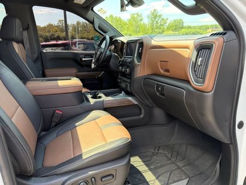 Used 2021 Chevrolet Silverado 1500 High Country w/ Technology Package AWD/4WD image 10