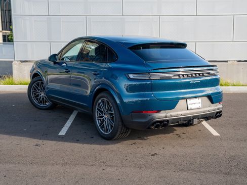 Certified 2026 Porsche Cayenne Coupe AWD/4WD image 3