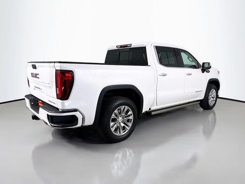 Used 2022 GMC Sierra 1500 Denali w/ Denali Carbonpro Edition AWD/4WD image 8