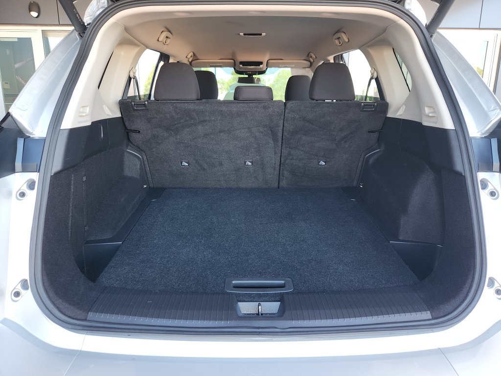 Used 2025 Nissan Rogue SV FWD image 14