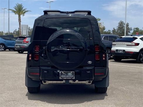 Used 2023 Land Rover Defender 130 SE image 7