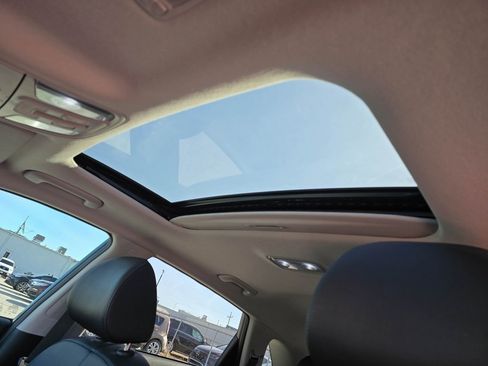 Used 2022 Kia Niro EX Premium w/ Cold Weather Package image 28