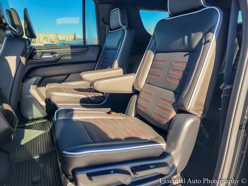 Used 2025 GMC Yukon XL AT4 Ultimate image 12