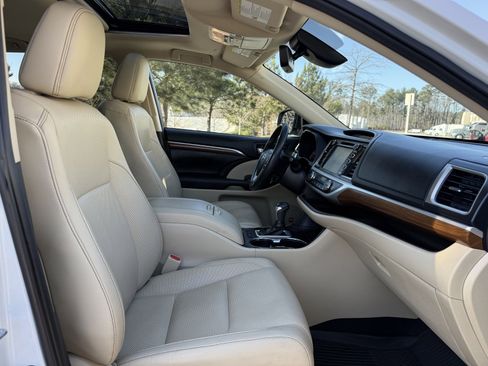 Used 2019 Toyota Highlander Limited image 36