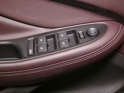 Used 2018 Buick Envision Essence image 37