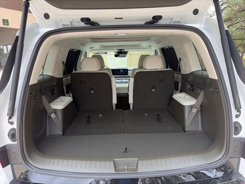 Used 2024 Hyundai Santa Fe Calligraphy FWD image 4