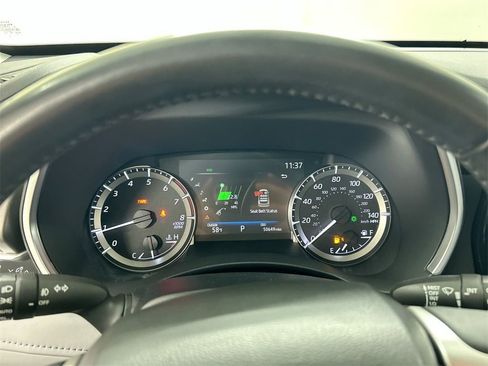 Used 2023 Toyota Highlander XLE image 13