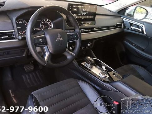 Used 2025 Mitsubishi Outlander SE AWD/4WD image 12