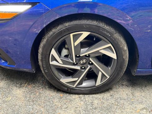 Certified 2025 Hyundai Elantra Sport FWD image 5