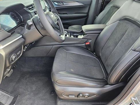 New 2025 Jeep Grand Cherokee L Altitude image 11