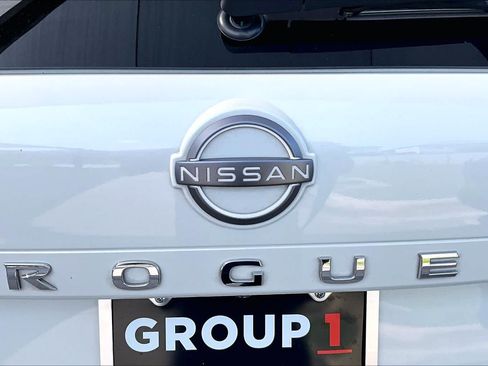Used 2023 Nissan Rogue SV AWD/4WD image 30