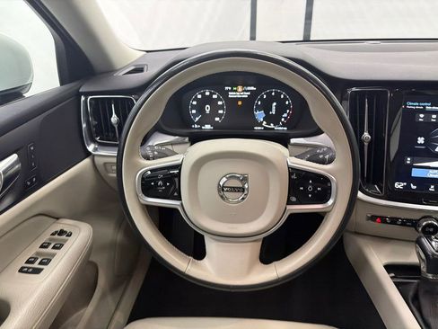 Used 2020 Volvo V60 T5 Cross Country image 27