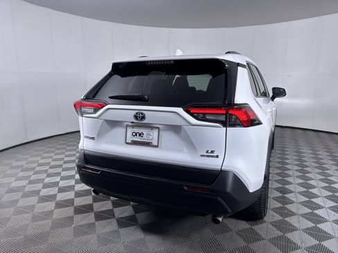 Used 2022 Toyota RAV4 LE AWD/4WD image 28