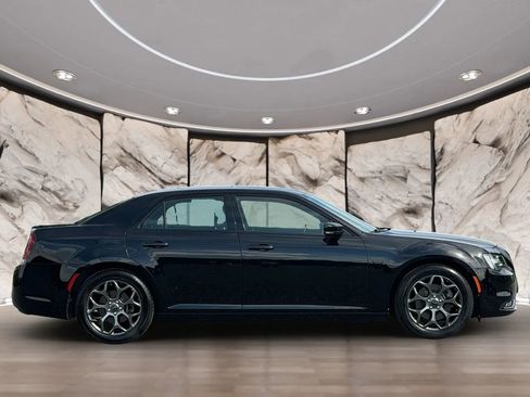 Used 2017 Chrysler 300 S w/ 300S Premium Group AWD/4WD image 4