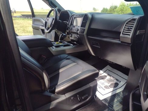 Used 2018 Ford F150 Platinum w/ Equipment Group 701A Luxury image 31