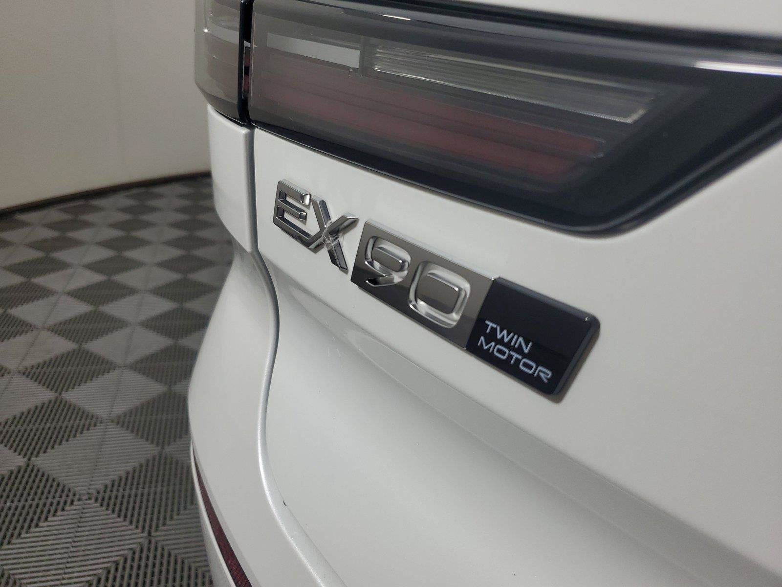 Used 2025 Volvo EX90 Plus AWD/4WD image 7