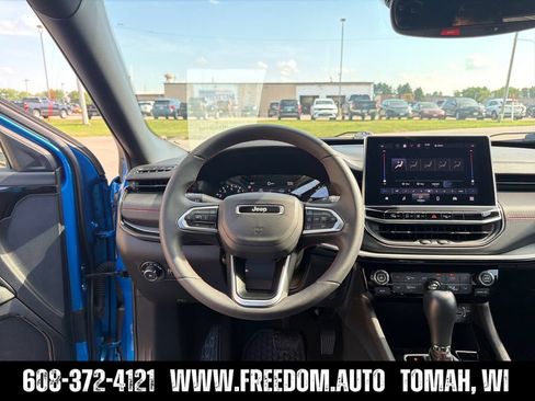 Used 2025 Jeep Compass Trailhawk AWD/4WD image 13