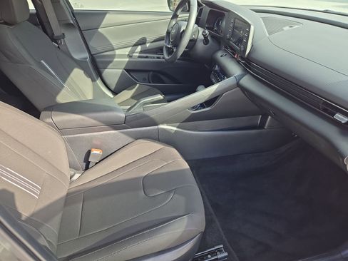Used 2025 Hyundai Elantra Sport image 31