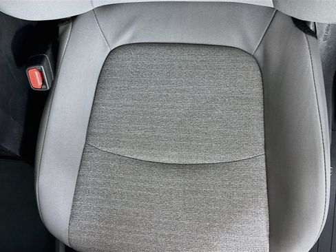 Certified 2025 Toyota Sienna LE FWD image 18