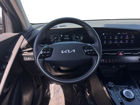 Used 2025 Kia Niro Wind FWD image 12
