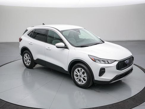Certified 2023 Ford Escape Active w/ Tech Pack #2 AWD/4WD image 3