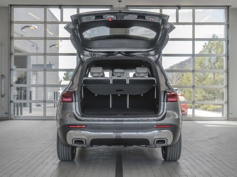 Used 2025 Mercedes-Benz GLB 250 4MATIC image 16