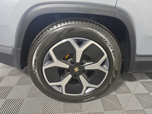 Used 2024 Rivian R1S Adventure AWD/4WD image 12