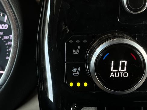 Used 2020 Toyota Highlander Limited FWD image 38