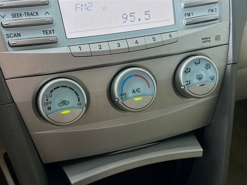 Used 2009 Toyota Camry LE image 21