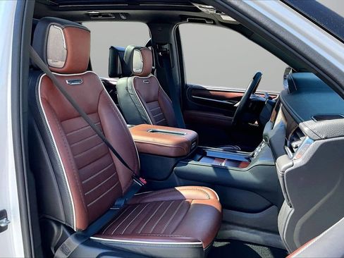 Used 2023 GMC Yukon Denali Ultimate image 24