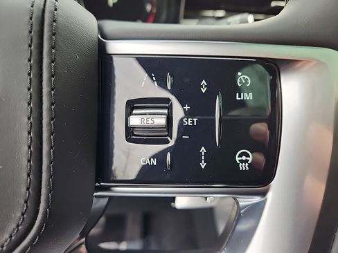 New 2025 Land Rover Range Rover SE image 20