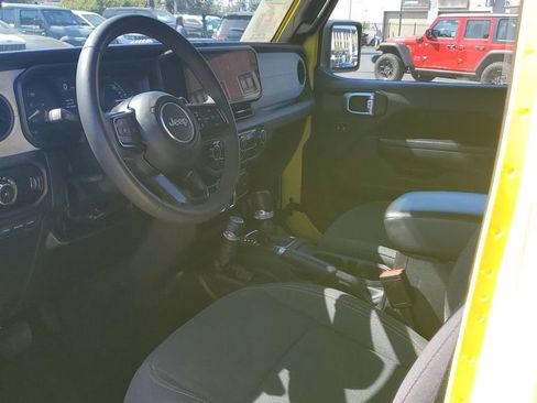 Used 2024 Jeep Wrangler Unlimited AWD/4WD image 19