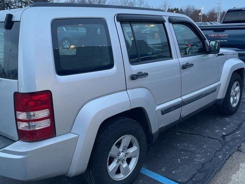 Used 2009 Jeep Liberty Sport image 3