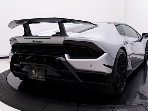 Used 2018 Lamborghini Huracan Performante image 33