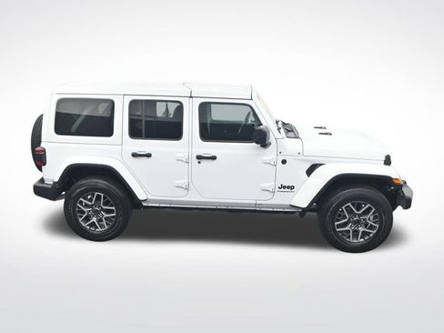 Used 2025 Jeep Wrangler Unlimited Sahara AWD/4WD image 27