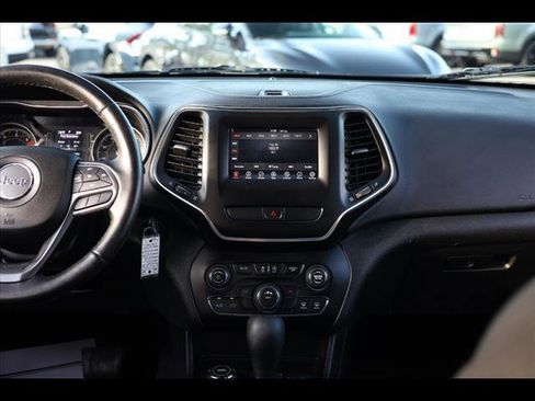 Used 2018 Jeep Compass Latitude w/ Popular Equipment Group image 10