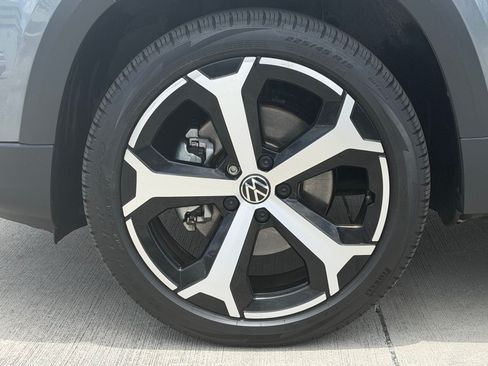 Certified 2022 Volkswagen Taos SEL AWD/4WD image 11