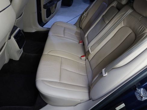 Used 2017 Lincoln Continental Select image 17