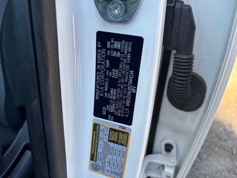 Used 2025 Kia Soul LX w/ LX Technology Package FWD image 27