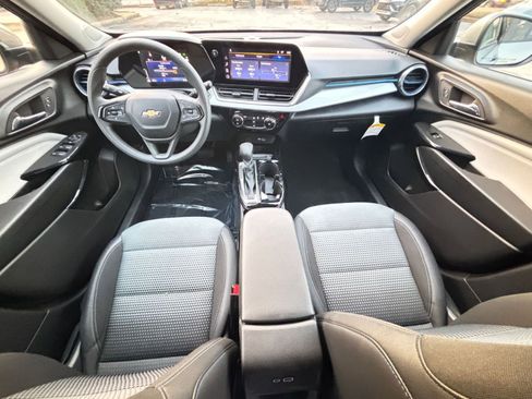 Used 2025 Chevrolet Trax LT image 33